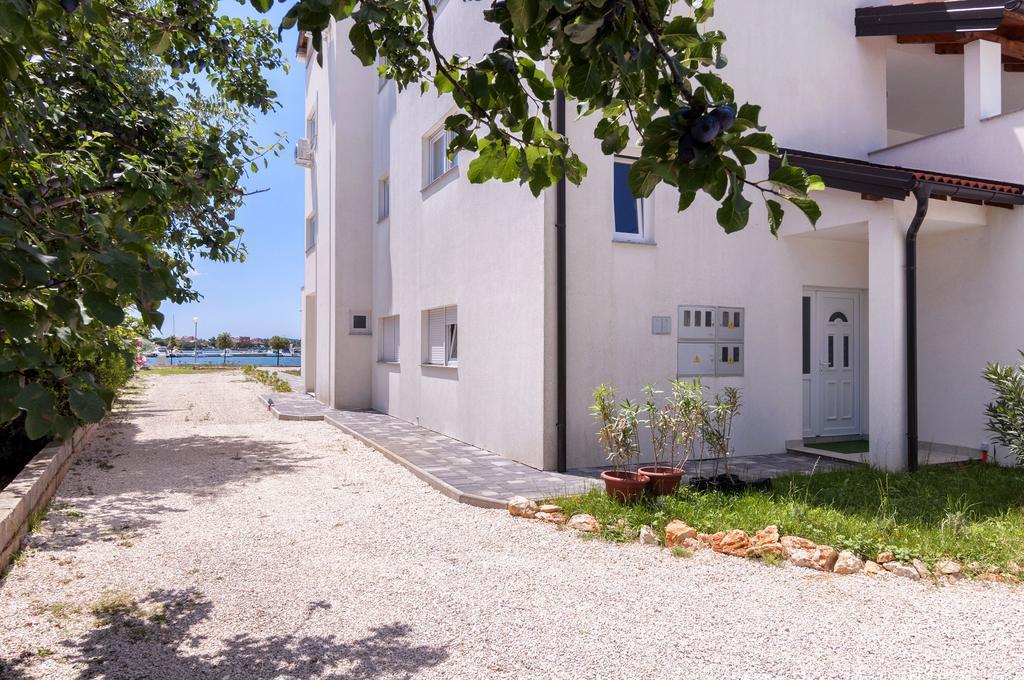 White Residence Accommodation Sukošan Extérieur photo